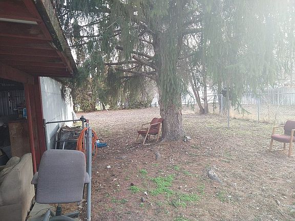 5th image of 230 Smith Ave