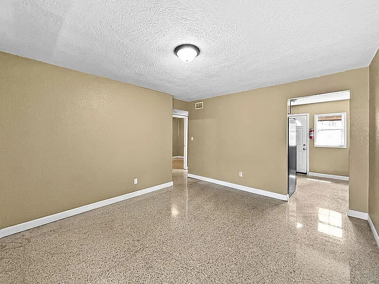 2613 E Clark St — Photo 5