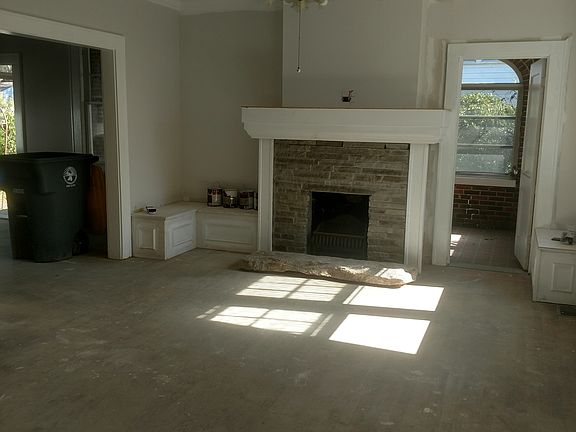 3rd image of 1405 Donald St