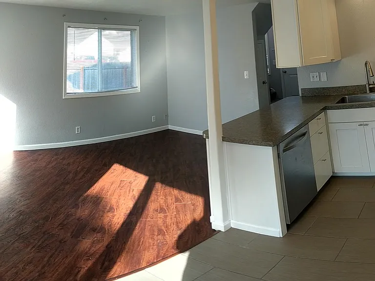 247 S 47th St — Photo 14