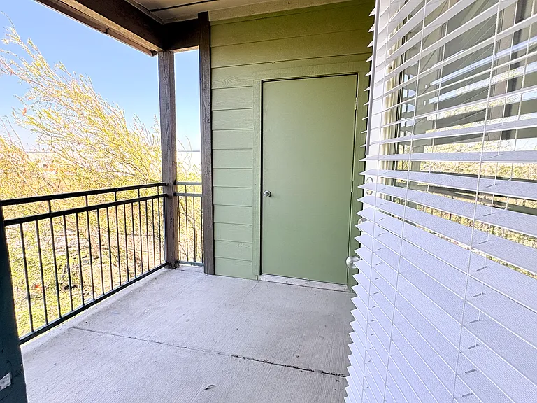 San Pedro Apartments — Photo 41