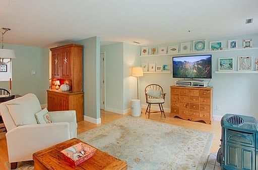 2nd image of 612 Essex Ave APT 6