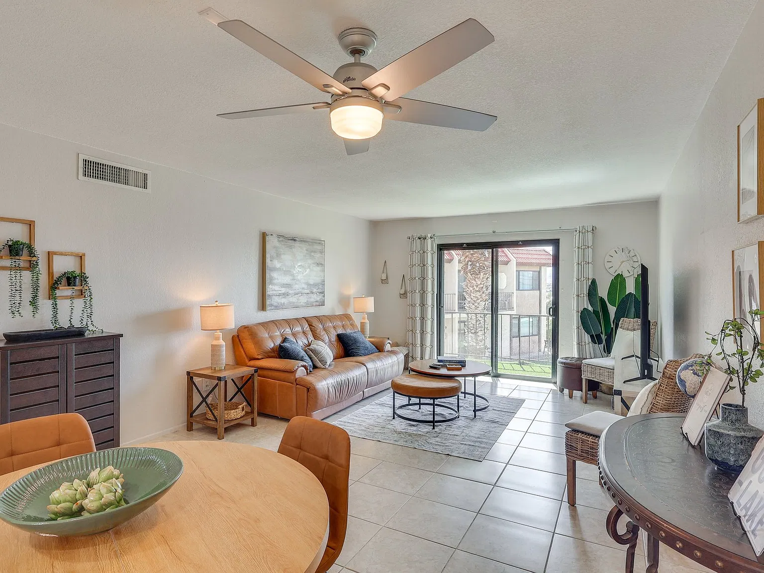 2 bed, 1017 sqft, $1,950 — Photo 1