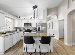 110 W Rosemonte Dr, Phoenix, AZ 85027