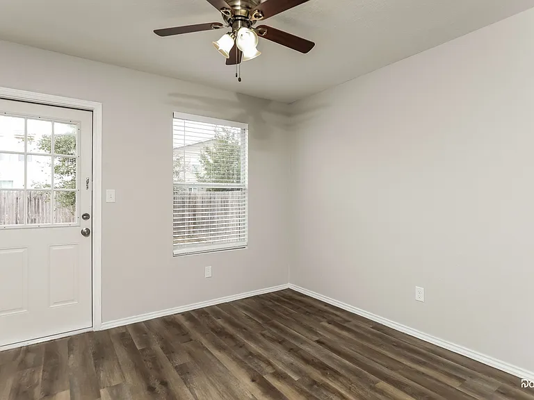 485 Auburn Park — Photo 10
