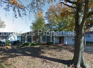 11948 Lakecrest Ln, Saint Louis, MO 63138