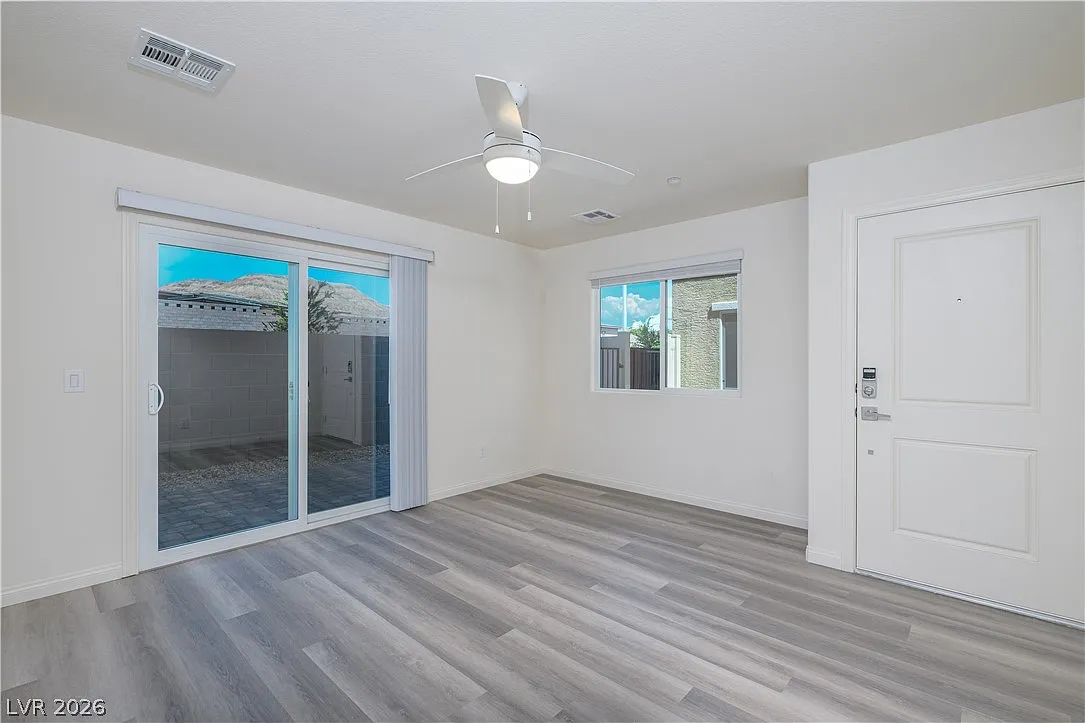 3 bed, 2.5 bath, 1764 sqft, $2,400 — Photo 4