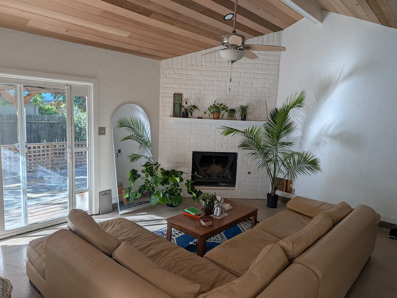 3 bed, 1211 sqft, $775 — Photo 1