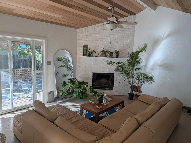 2109 Elysian Flds — Photo 1