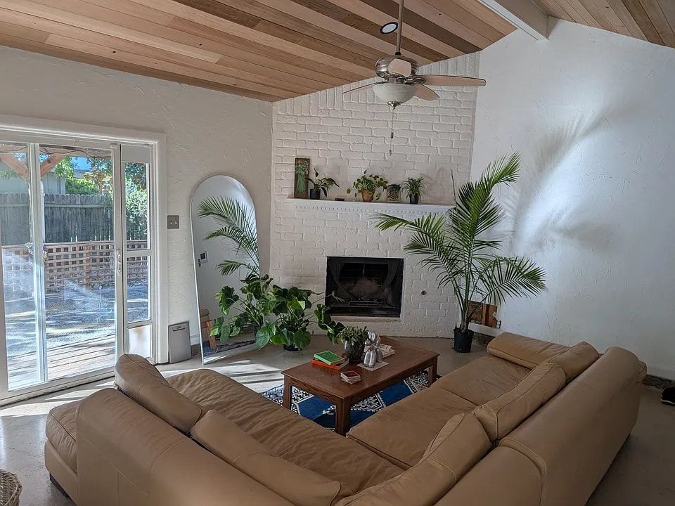 2109 Elysian Flds