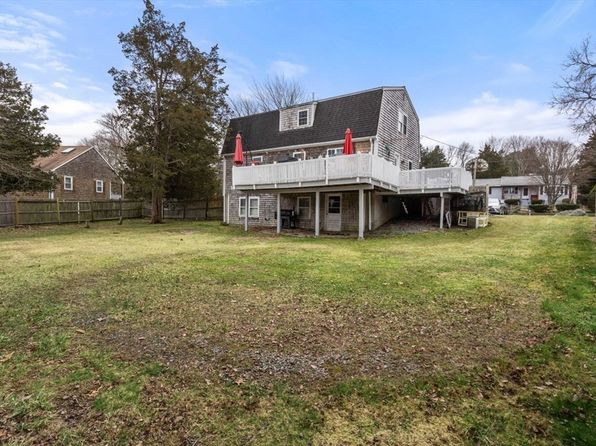 56 Evergreen Dr, Swansea, MA 02777