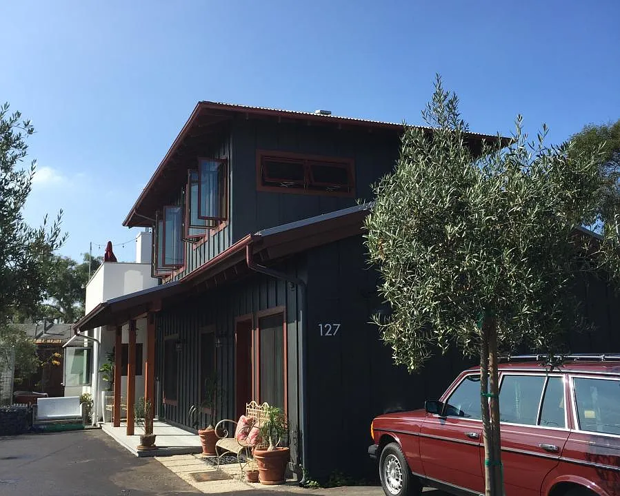 127 Athena Street (parking/entry)