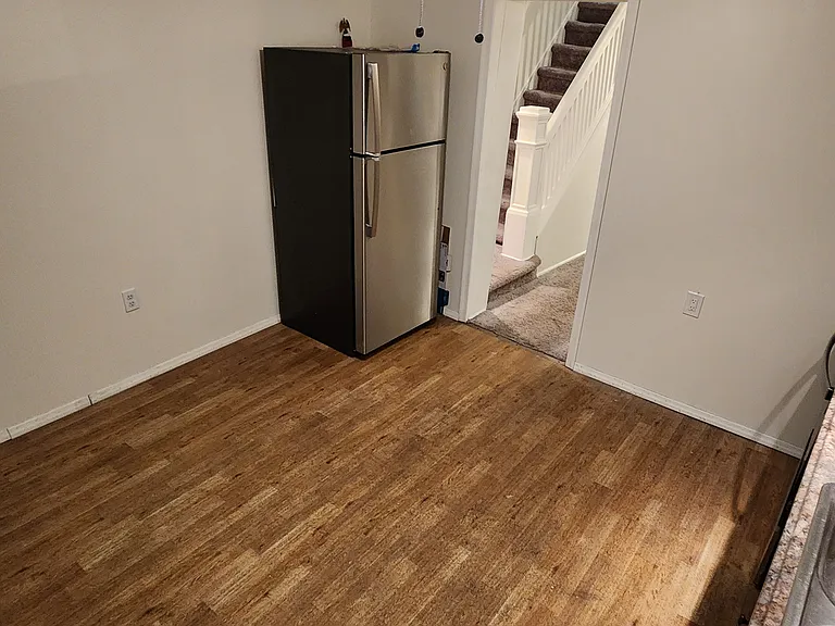 642 W Penn St — Photo 30
