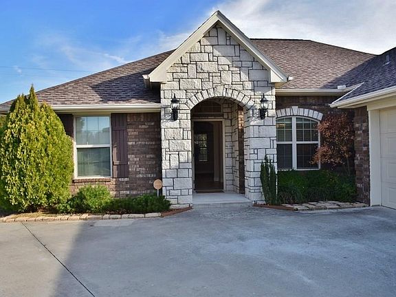 3rd image of 1019 Sterling Dr