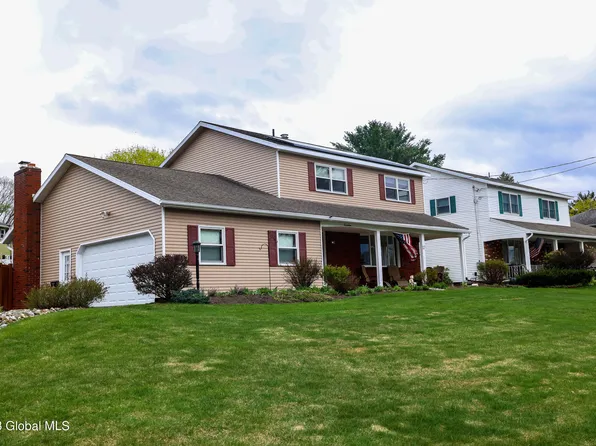 17 Cypress Drive, Loudonville, NY 12211