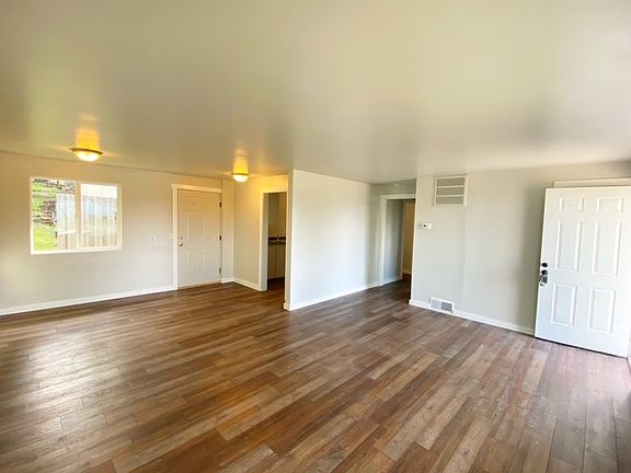 3rd image of 3304 Ward Ave #1