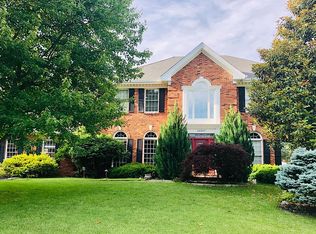14027 Forest Crest Dr, Chesterfield, MO 63017