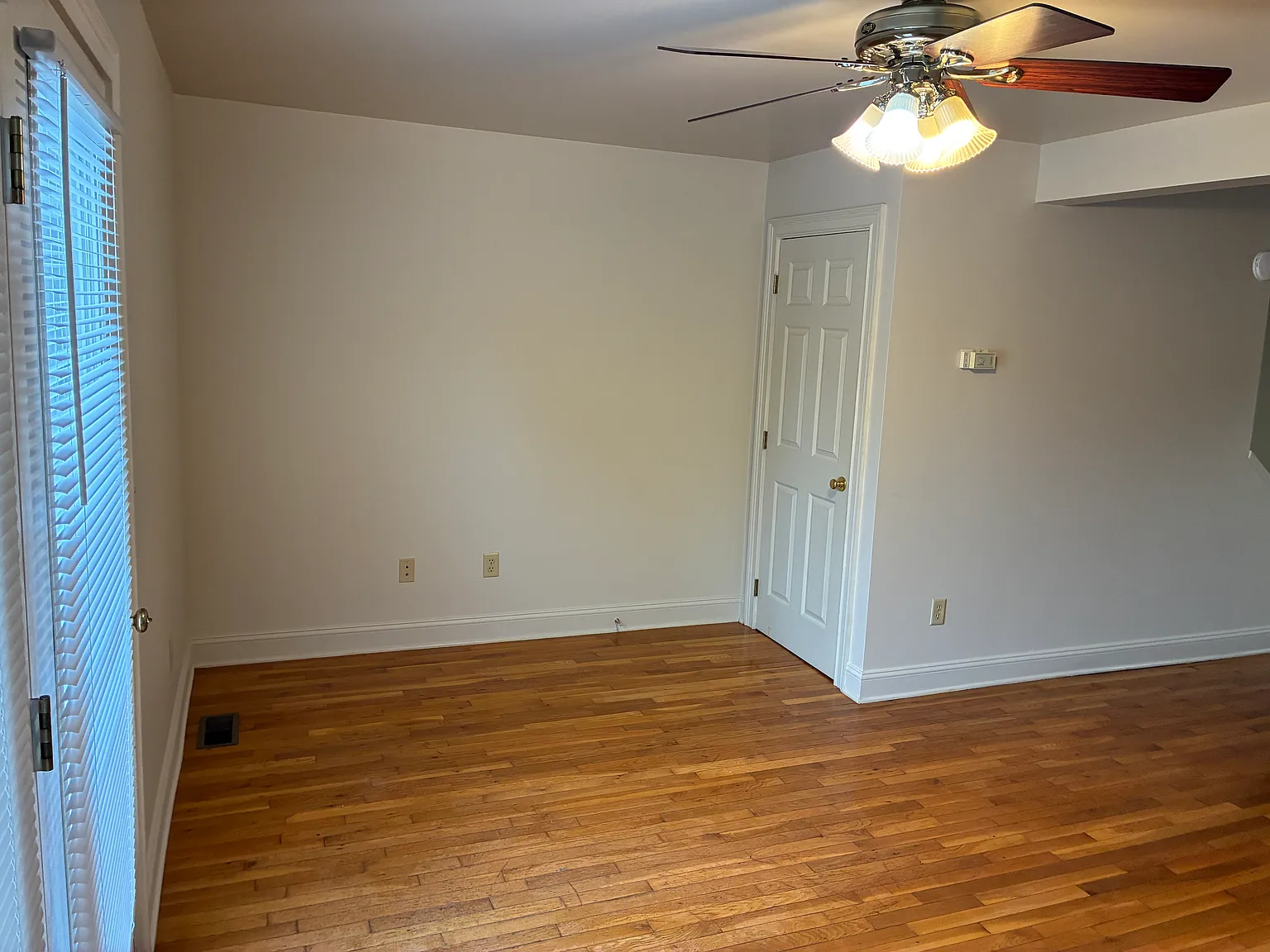 2 bed, 1.5 bath, 1000 sqft, $1,025 — Photo 4