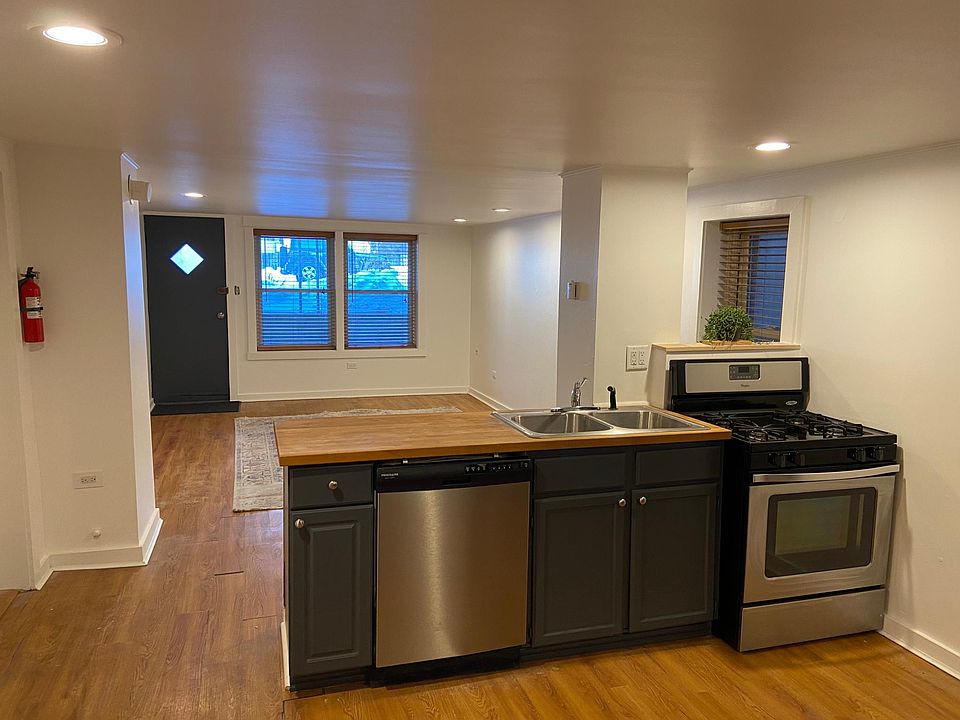 1st image of 3012 N Oakley Ave #G