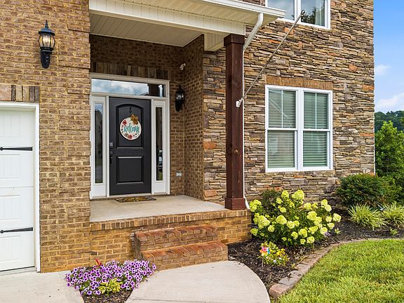 4th image of 705 Huntcliff Ln