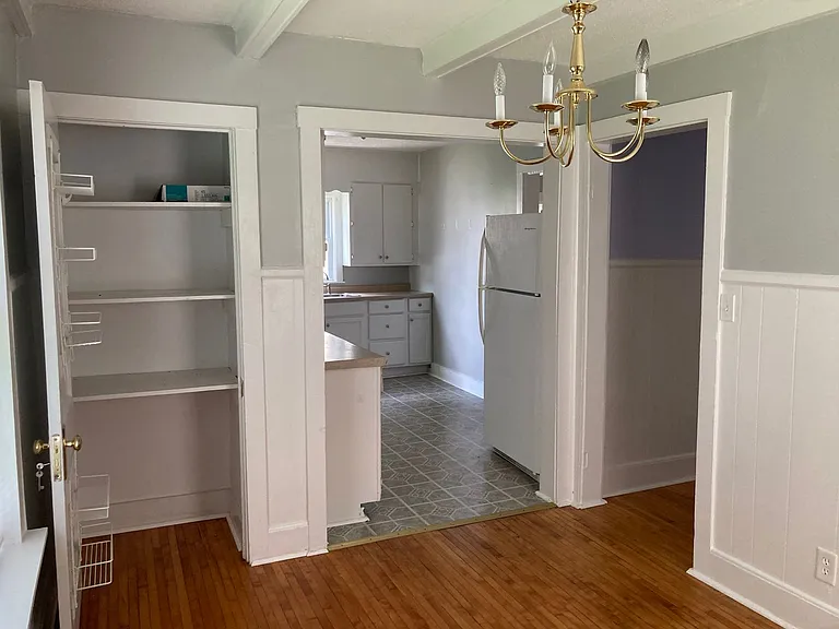 504 Henry St — Photo 17