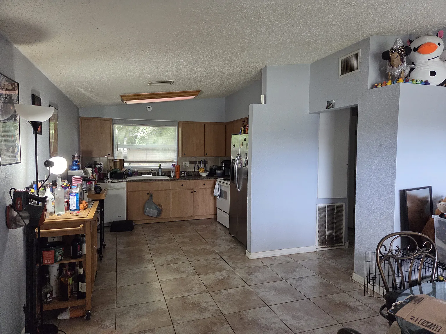2 bed, 1.0 bath, 1061 sqft, $1,350 — Photo 2