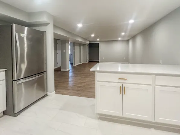 15 Sloan Ln #2, Pasadena, MD 21122