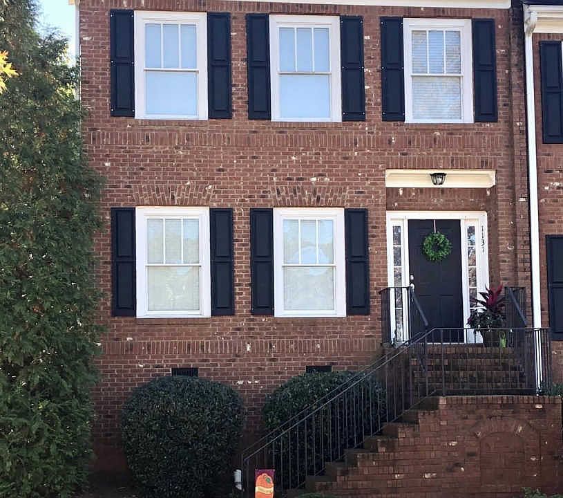 1st image of 1131 Surrey Ln