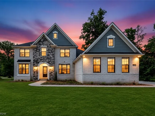 21072 Cedar Creek Dr, Strongsville, OH 44149
