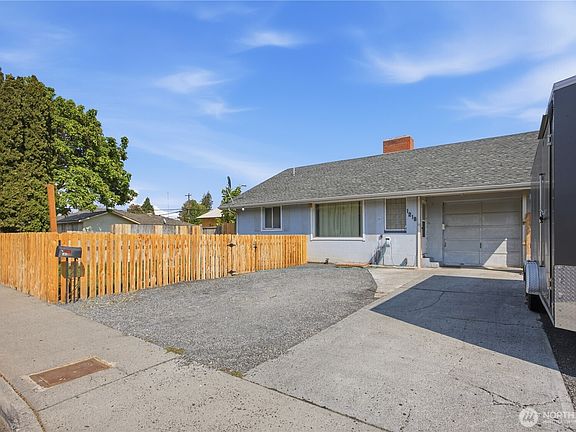 3rd image of 1218 SW D St