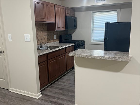2nd image of 2305 Round Rd #2