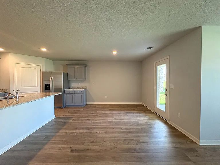 15 S Thorn Tree St — Photo 3