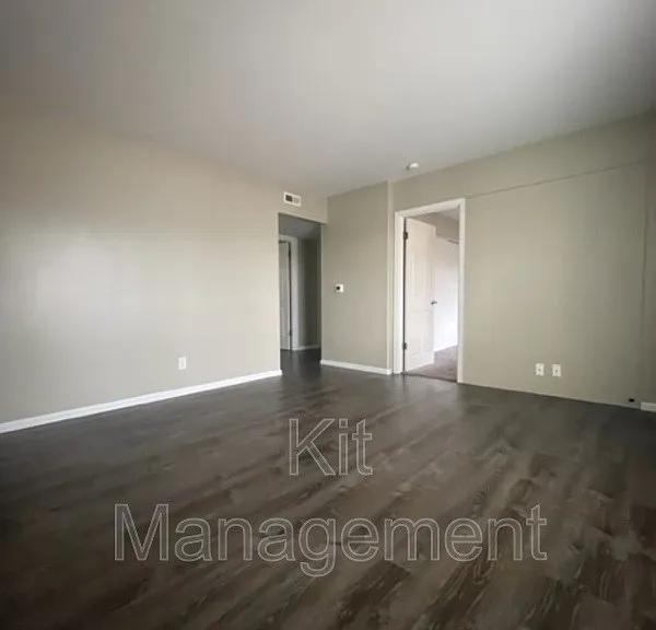 2900 W Dean Rd — Photo 7