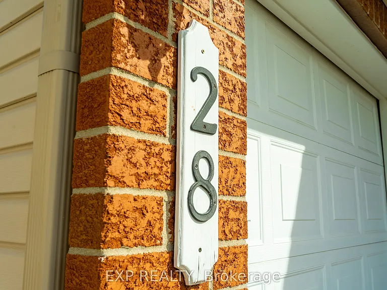 28 Chartwell Ave — Photo 6