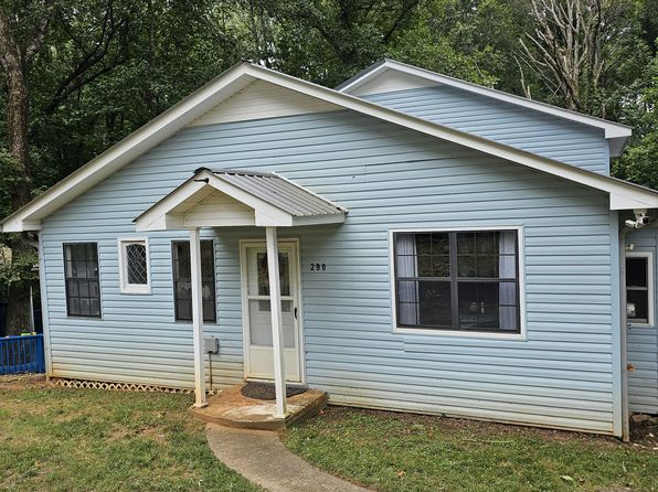 290 Emerald Dr