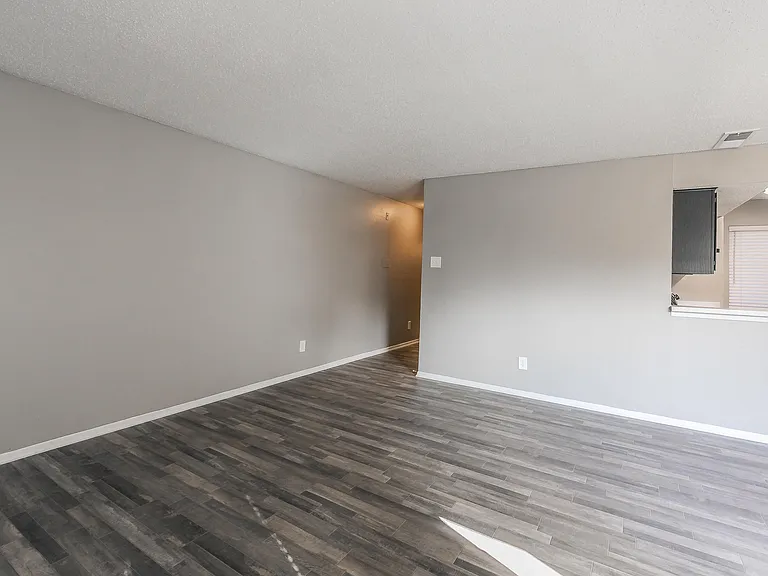 Station 121 at Town Center Apartments — Photo 145