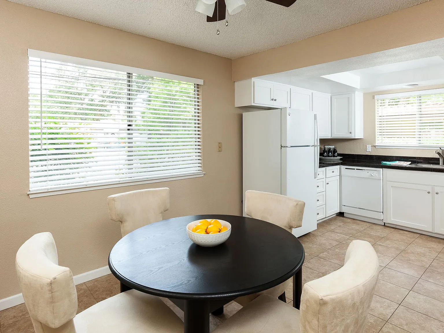 Campus Court Apartments — Photo 4