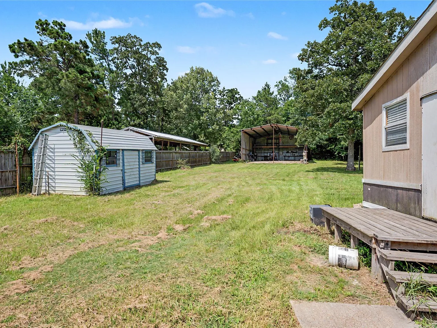 4 bed, 2.0 bath, 1960 sqft, $1,950 — Photo 4