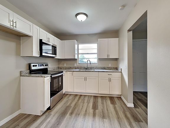 3rd image of 965 Alford St