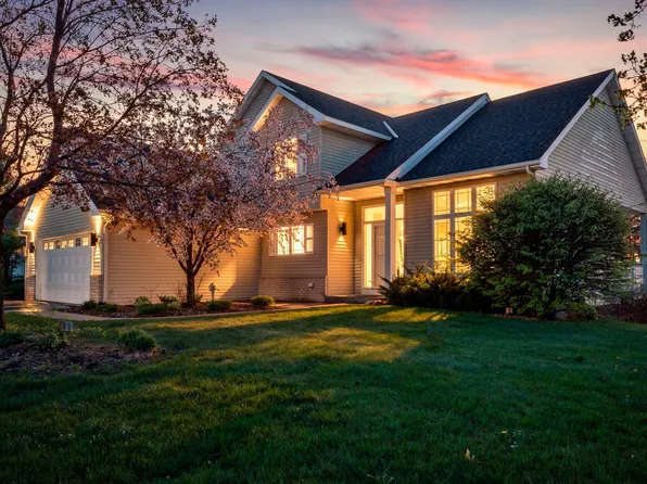 1672 Windsor Dr S, Shakopee, MN 55379