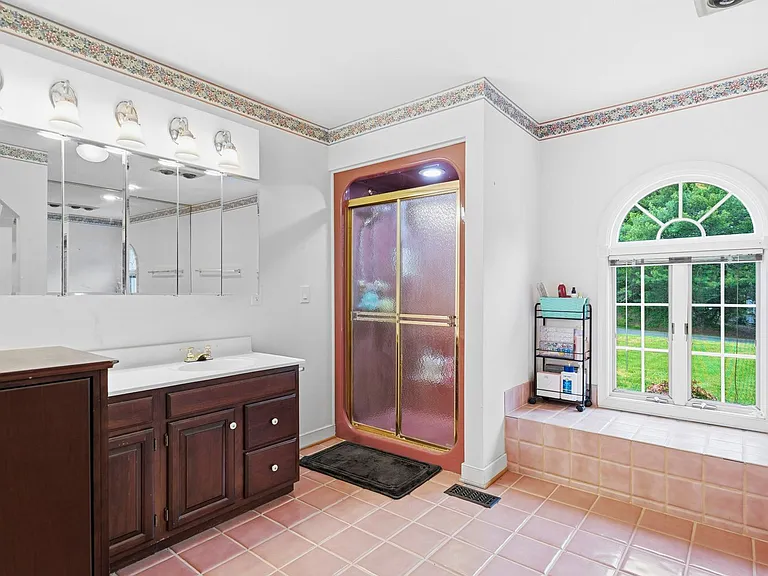 1126 Somerset Ln — Photo 34