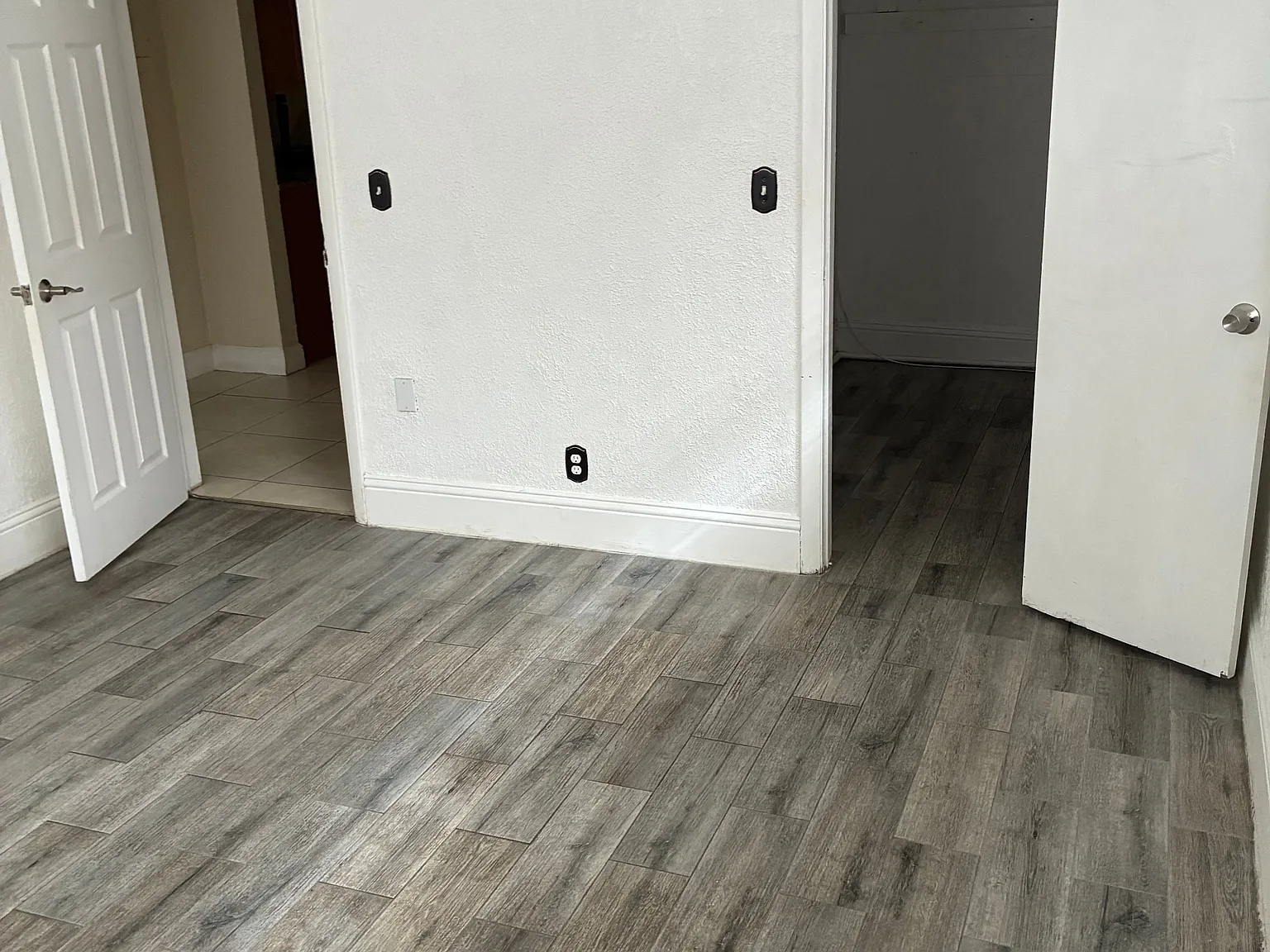 2 bed, 1.0 bath, 1300 sqft, $2,300 — Photo 2