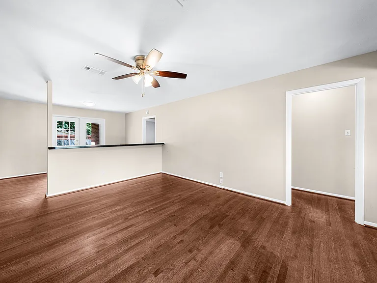402 Vernet St — Photo 15