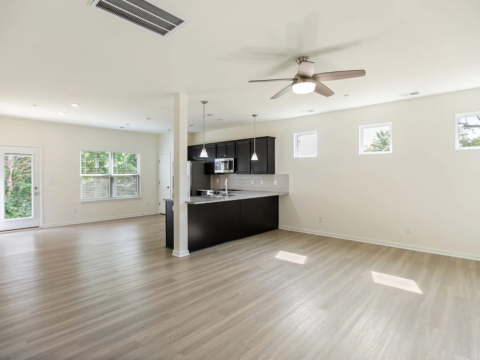 3 bed, 1799 sqft, $2,300 — Photo 4