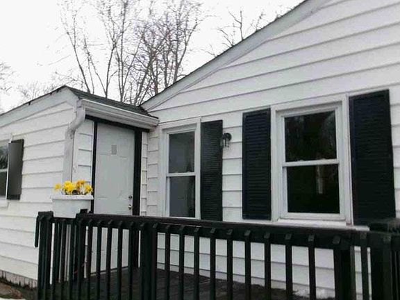 4th image of 8 Spruce Blvd