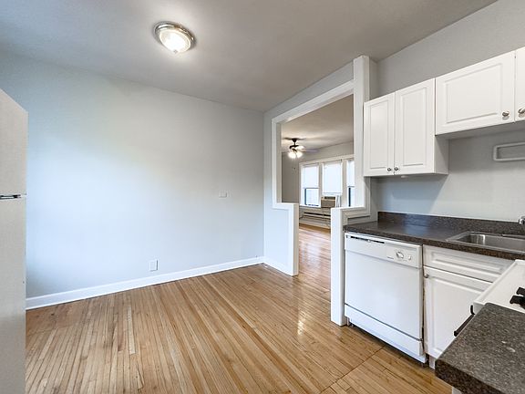 4th image of 3724.5 N Pine Grove Ave #E5