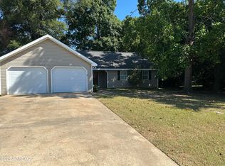 211 Sun Valley Dr, Warner Robins, GA 31093