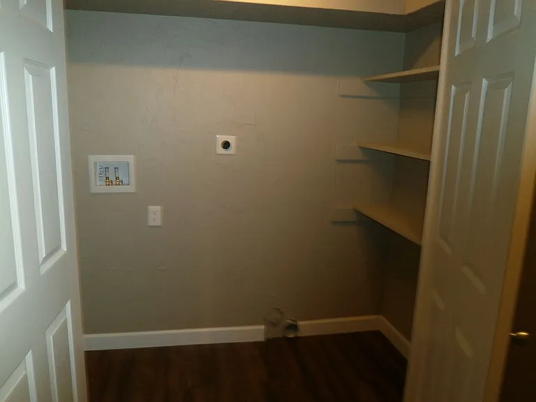 Elm Terrace Apartments — Photo 38