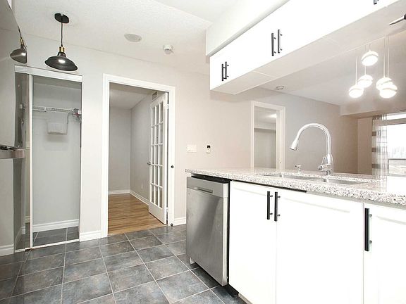 4th image of 3888 Duke Of York Blvd #1422
