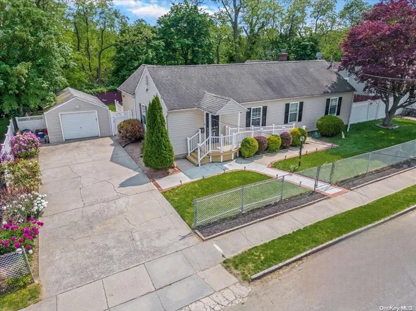 7 Francine Avenue, Amityville, NY 11701